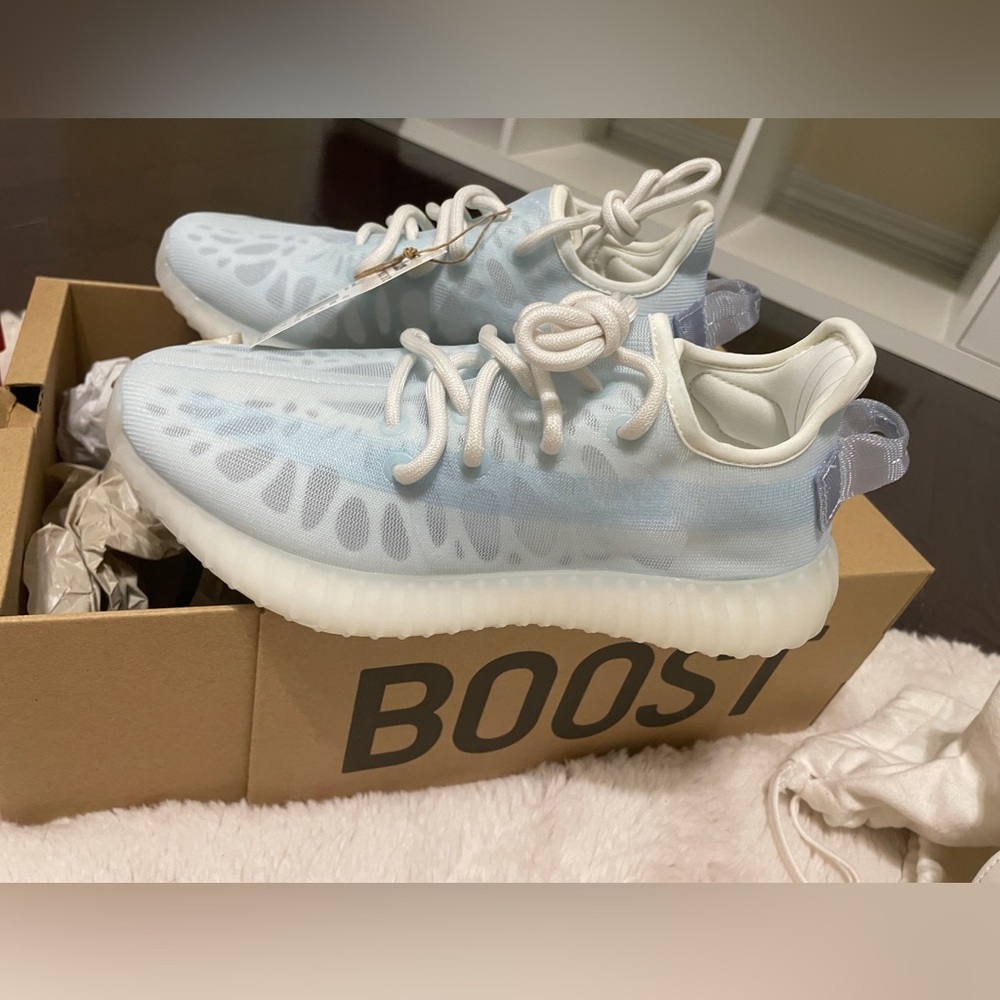 Yeezy boost 350 v2 monice